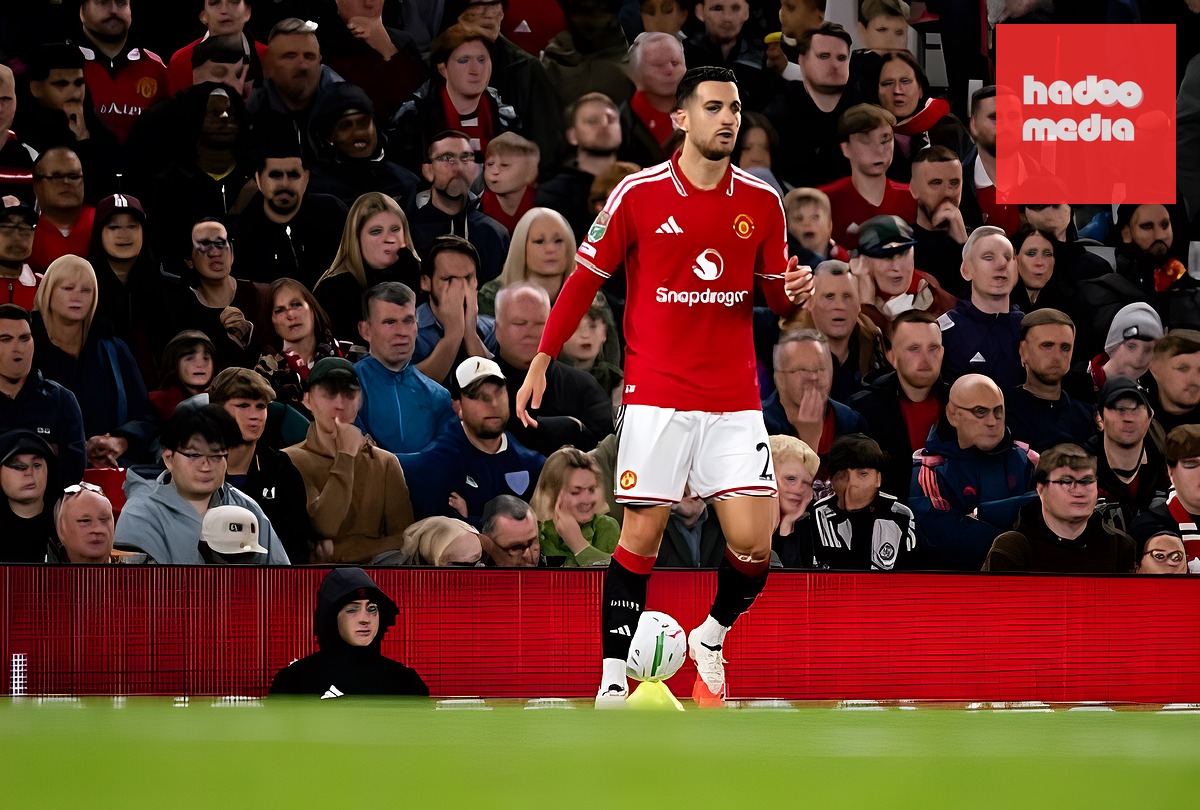 Diogo Dalot (2): Chuyền bóng bất cẩn dẫn đến bàn thua thứ hai. Anh cũng gặp rất nhiều khó khăn trước Malick Yalcouye. Ảnh: Ash Donelon/Manchester United via Getty Images.

Leny Yoro (3): Thi đấu kém cỏi, khởi đầu bằng cú phá bóng hời hợt và chơi không tốt trong tình huống Maxim De Cuyper ghi bàn. Ảnh: Ash Donelon/Manchester United via Getty Images.

Ayden Heaven (3): Có màn trình diễn quên khi cùng Darlow tạo nên sự hỗn loạn ở bàn thua thứ nhất và chơi thiếu thuyết phục ở bàn thua thứ ba. Ảnh: Ash Donelon/Manchester United via Getty Images.

Noussair Mazraoui (4): Thiếu quyết tâm trong việc ngăn chặn quả tạt của đối thủ, dẫn đến bàn thắng ở cự ly gần của De Cuyper. Ảnh: Simon Stacpoole/Offside/Offside via Getty Images.

Andrey Santos (5): Khởi đầu tương đối triển vọng nhưng màn trình diễn dần mờ nhạt theo thời gian trận đấu. Ảnh: Mark Cosgrove/News Images/NurPhoto via Getty Images.

Youri Tielemans (7): Làm chủ tuyến giữa, góp công vào bàn mở tỷ số và có vài cú dứt điểm nguy hiểm cùng nhiều pha xử lý thanh thoát nhưng không đủ giúp MU có một trận thắng. Ảnh: Simon Stacpoole/Offside/Offside via Getty Images.

Mason Mount (8): Có một cú dứt điểm đẹp mắt giúp MU nhân đôi cách biệt, đáng tiếc không đủ để giúp đội nhà đi tiếp. Ảnh: Simon Stacpoole/Offside/Offside via Getty Images.

Shea Lacey (8): Dứt điểm tuyệt vời từ mép vòng cấm mở tỷ số ở phút thứ 8. Màn trình diễn tích cực trong lần đầu đá chính. Ảnh: MB Media/Getty Images.

Marcus Rashford (6.5): Cơn ác mộng của hàng thủ Brighton, đi bóng vượt qua nhiều cầu thủ dẫn đến bàn thắng của Mount. Suýt gỡ hòa 3-3 nhưng cần cải thiện khâu dứt điểm. Ảnh: Ash Donelon/Manchester United via Getty Images.

Benjamin Sesko (5): Hoàn toàn đói bóng và không nhận được sự hỗ trợ trong suốt trận đấu. Ảnh: Ash Donelon/Manchester United via Getty Images.