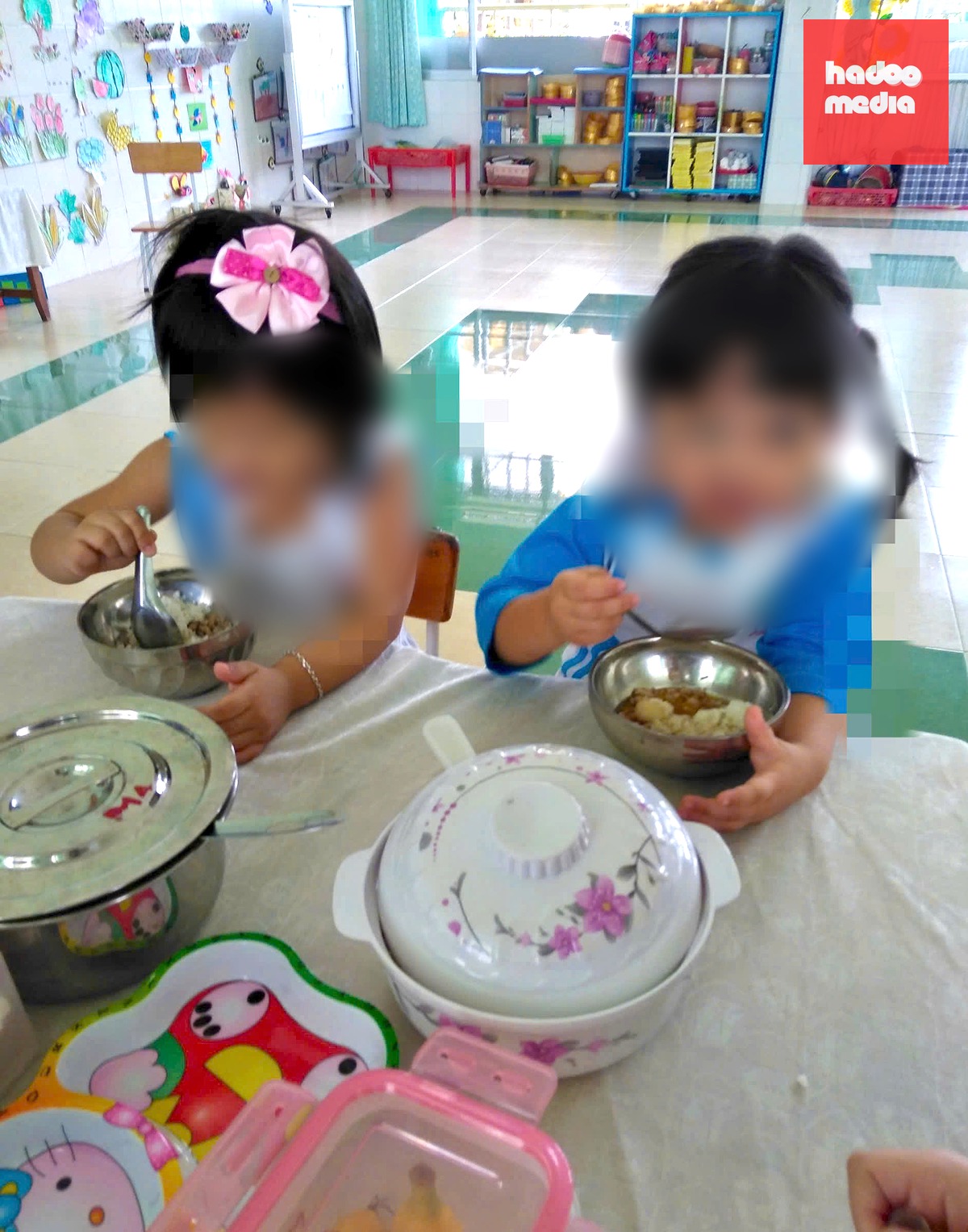 Theo kế hoạch vừa mới được ban hành, nhà trường phải xem xét, xử lý các phản ánh của phụ huynh và học sinh về bữa ăn học đường trong thời hạn tối đa 24 giờ - Ảnh: MẬU TRƯỜNG