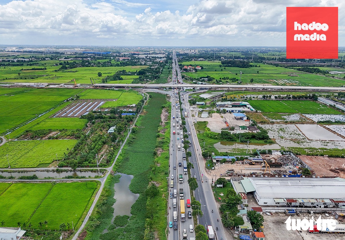 Quốc lộ 22 đoạn giao với vành đai 3 TP.HCM - Ảnh: CHÂU TUẤN