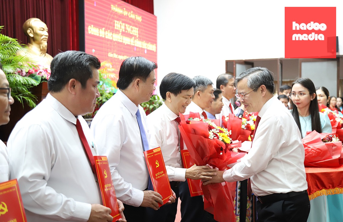 Thành phố Cần Thơ vừa kiện toàn nhân sự chủ chốt với khoảng 60 quyết định điều động, bổ nhiệm - Ảnh: CHÍ QUỐC