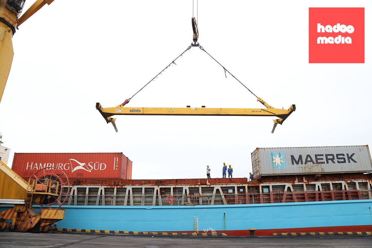 Cần Thơ có lợi thế về hạ tầng giao thông và hệ thống logistics. Trong ảnh: Cảng biển Cần Thơ đủ năng lực tiếp nhận các tàu trọng tải lớn để vận chuyển hàng hóa xuất khẩu - Ảnh: CHÍ QUỐC