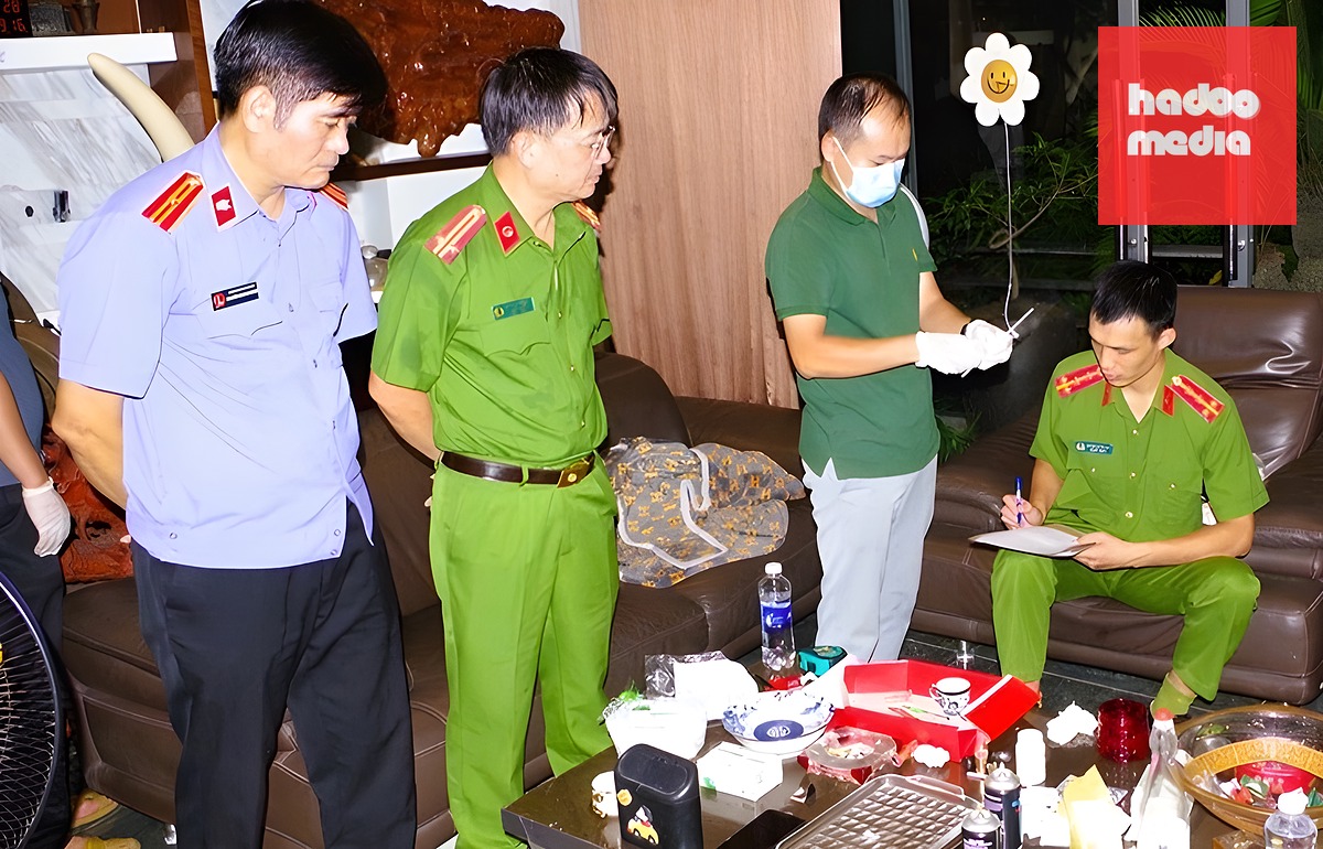 Cơ quan điều tra khám nơi ở của Nguyễn Minh Đức. Ảnh: Công an cung cấp