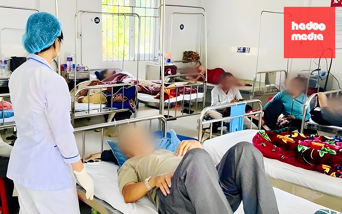 Khoảng 20 người nhập viện sau khi ăn bánh mì tại Lái Thiêu, TP.HCM - Ảnh 2.