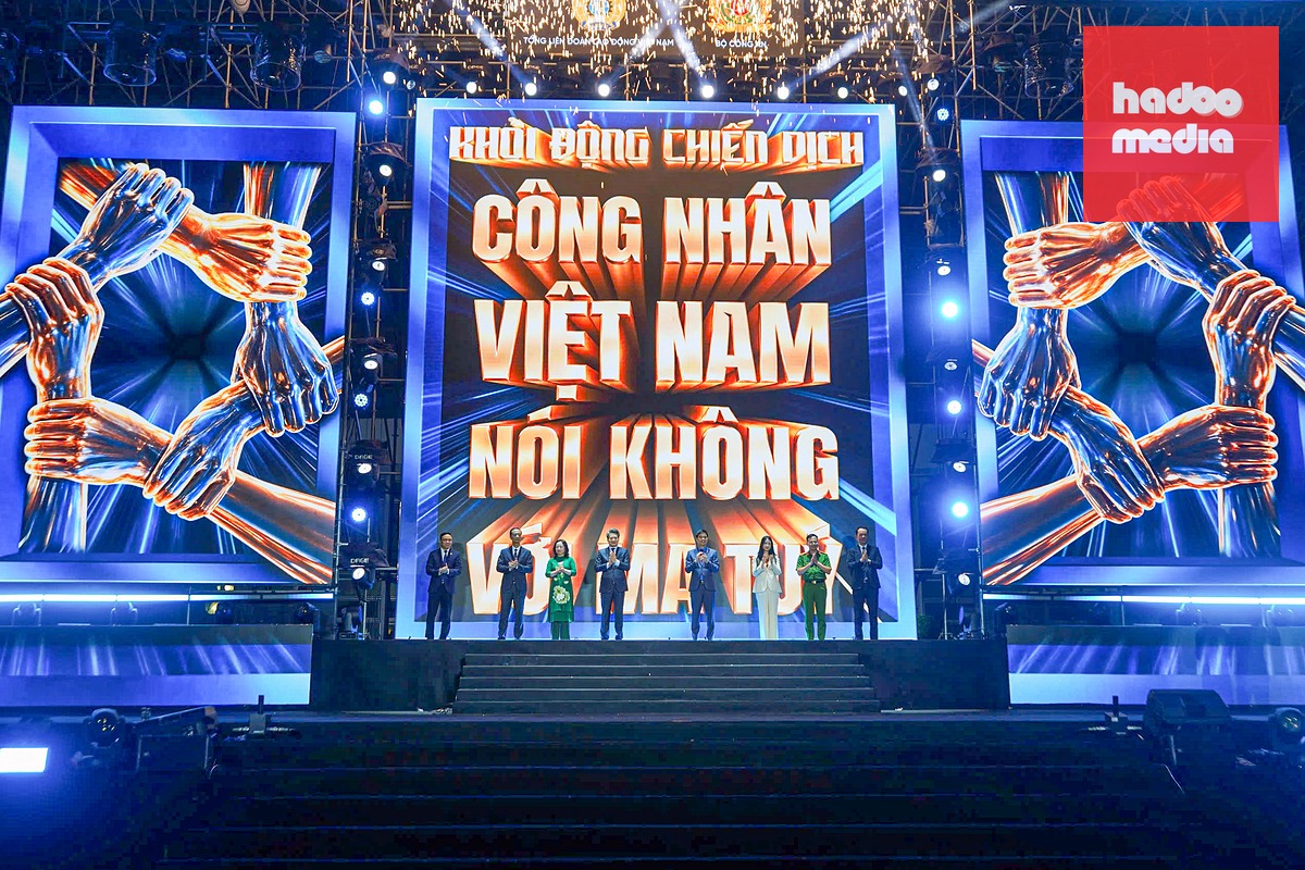 Nghi thức phát động chiến dịch "Công nhân Việt Nam nói không với ma túy - Triệu trái tim, một quyết tâm" - Ảnh: MAI DUNG