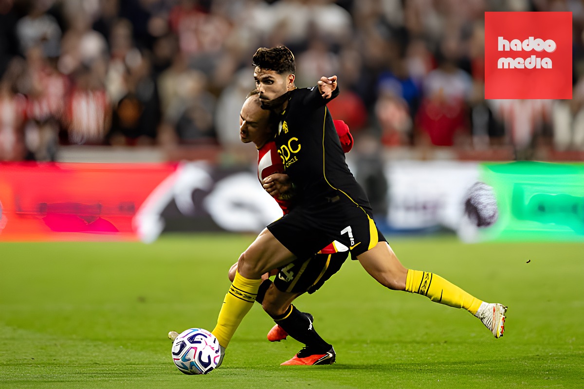 Pedro Neto – 6.1 điểm: Vẫn chưa hoàn toàn thích nghi với vị trí wing-back (chạy cánh) mới lạ này. Anh tỏ ra vô hại ở cả mặt trận tấn công lẫn hỗ trợ phòng ngự. Ảnh của Gaspafotos/MB Media/Getty Images.

Jordan Henderson – 6.4 điểm: Có trận ra mắt Chelsea đầy thử thách ngay trên sân của đội bóng cũ và chứng tỏ được đẳng cấp của mình ngay cả khi đội nhà thảm bại. Thi đấu điềm tĩnh, sắc nét và sở hữu vài quả tạt chất lượng. Ảnh: EPA.

Valentin Barco – 6.5 điểm: Bất chấp việc bị CĐV chủ nhà la ó ngay từ đầu, anh không hề rụt rè khi nhận bóng. Chuyền bóng táo bạo và luôn biết cách gây phiền toái cho đối thủ. Ảnh: EPA.

Pep Chavarria – 6.4 điểm: Một trong những cầu thủ chơi hay nhất của Chelsea trong trận đấu này. Khả năng di chuyển thanh thoát và tung ra được một số đường tạt nguy hiểm. Ảnh: EPA.

Cole Palmer – 6.4 điểm: Chỉ lóe sáng trong một vài khoảnh khắc với những pha chạm bóng tinh tế. Nhìn chung, anh bị phong tỏa chặt chẽ và các hướng mở bóng đều bị đối phương bịt kín. Ảnh: EPA.

Morgan Rogers – 6.2 điểm: Hoàn toàn lạc nhịp bên hành lang cánh và chật vật trong việc tìm kiếm sự gắn kết trên hàng công. Ảnh: EPA.

Danny Welbeck – 6.2 điểm: Hoàn toàn “mất hút” trên hàng công trong trận đầu tiên đá chính tại Ngoại hạng Anh cho CLB. Sự vắng mặt của João Pedro đã để lại khoảng trống quá lớn. Ảnh: EPA.