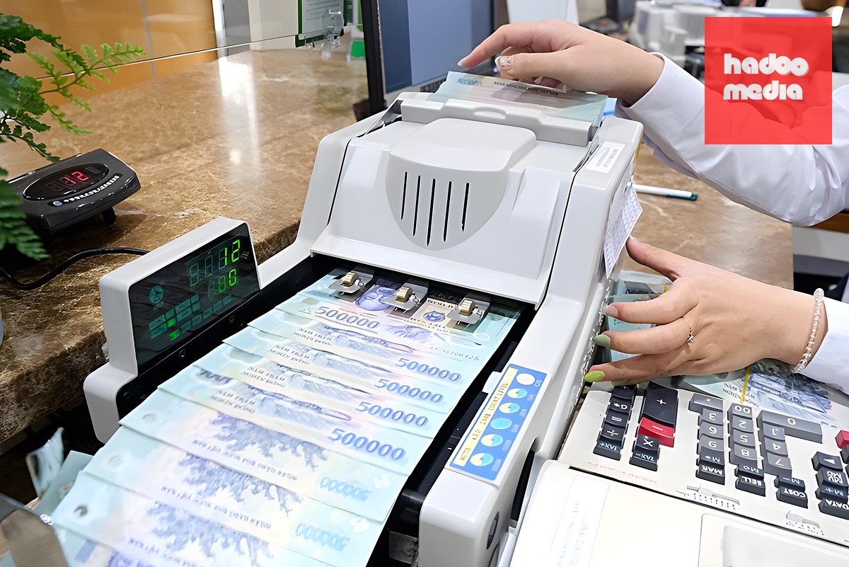Người dân đang gửi tiền vào ngân hàng ở mức kỷ lục - Ảnh minh họa