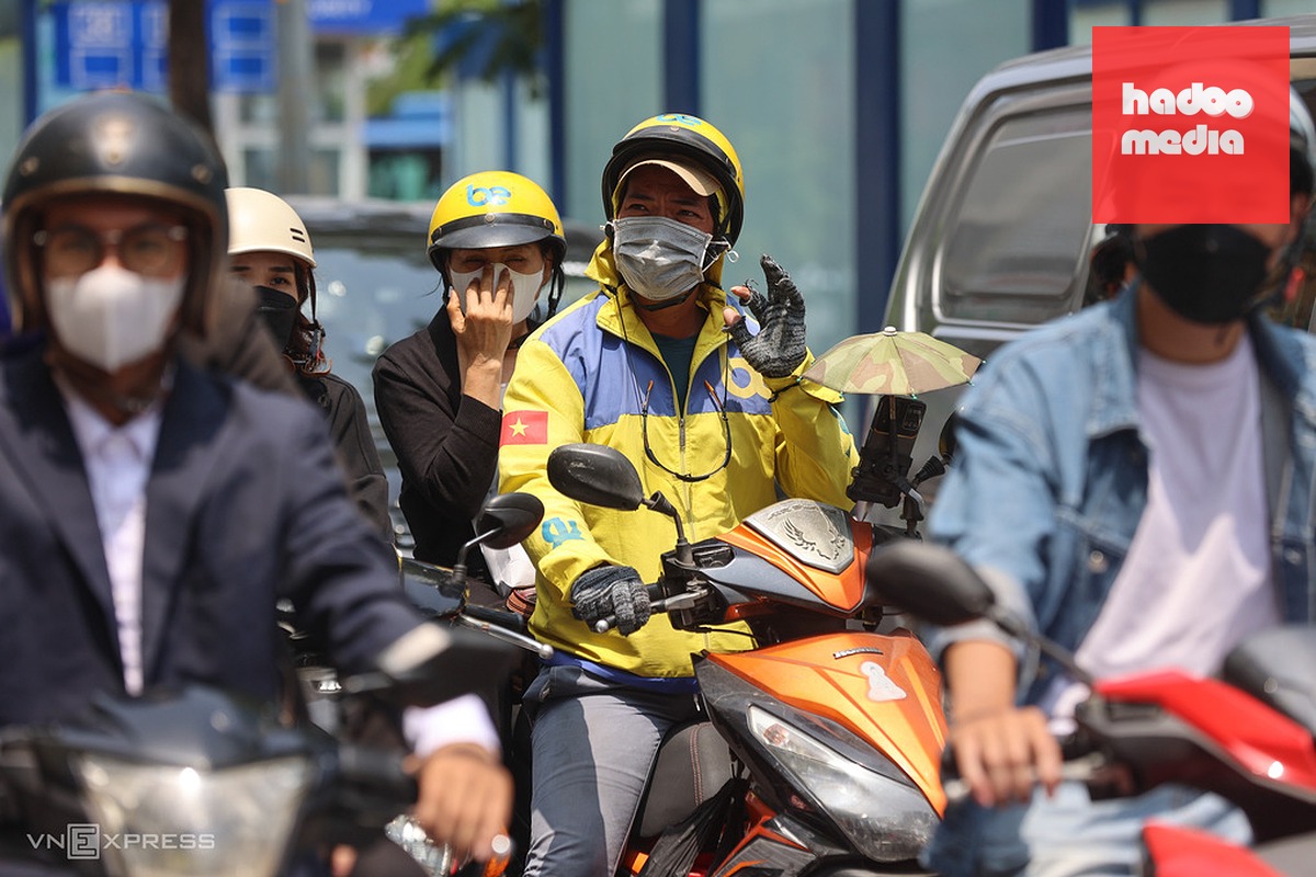 Tài xế hai bánh hãng Be trên đường phố trung tâm TP HCM. Ảnh: Quỳnh Trần
