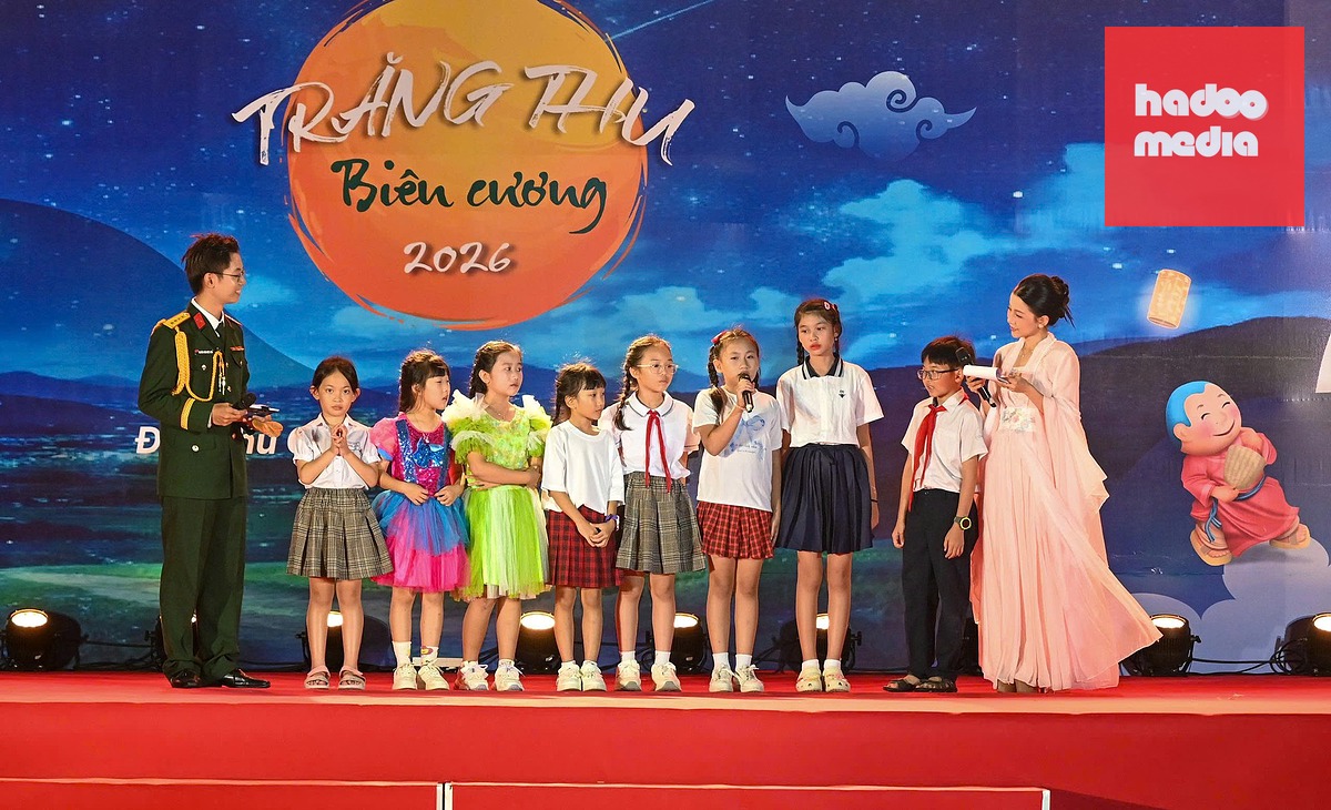 Các em thiếu nhi giao lưu tại chương trình - Ảnh: KỲ PHONG