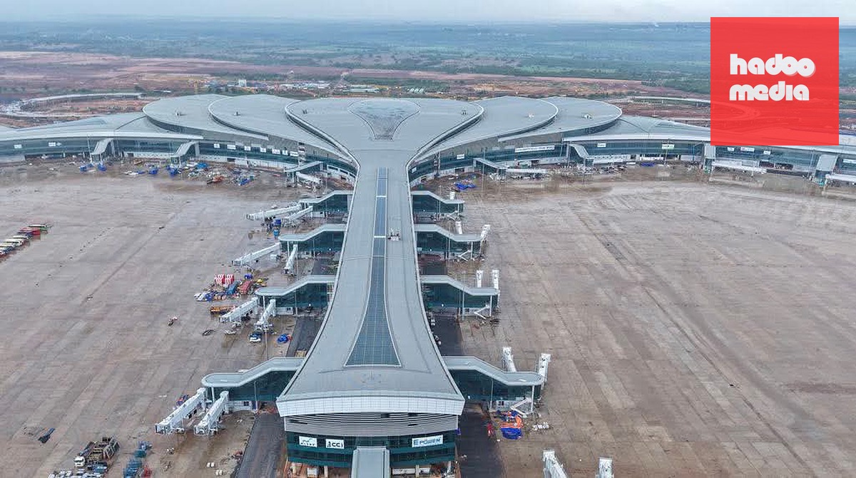 Sân bay Long Thành được huy động nguồn nhân lực tập trung thi công để đưa vào khai thác tháng 12-2026 - Ảnh: THUẬN VĂN