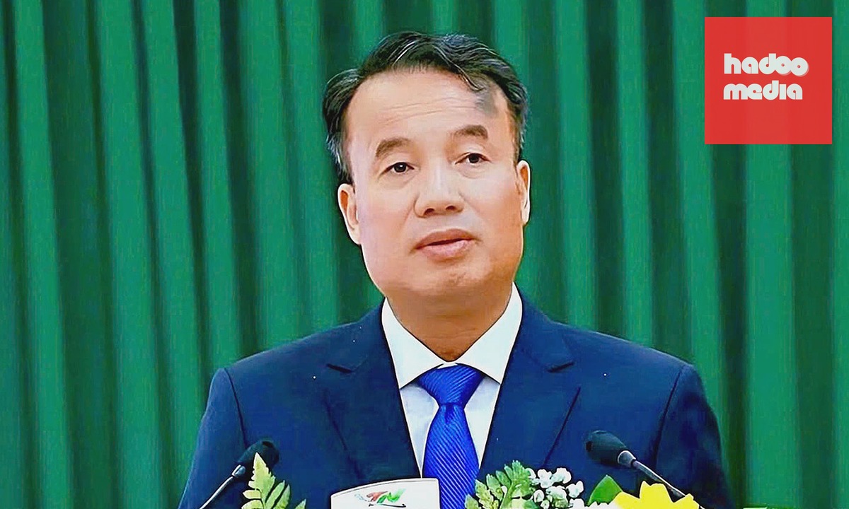 Ông Nguyễn Thế Mạnh phát biểu khi được bầu giữ chức Chủ tịch UBND tỉnh Thái Nguyên, chiều 19/9. Ảnh: Cổng TTĐT Thái Nguyên