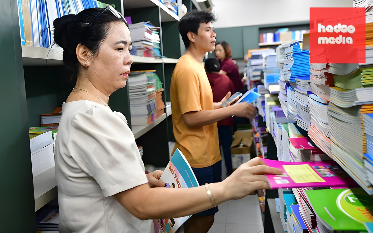 Thiếu sách, sáp nhập trường, tuyển sinh 2027: Những câu hỏi chờ Bộ trưởng GD-ĐT trả lời - Ảnh 2.