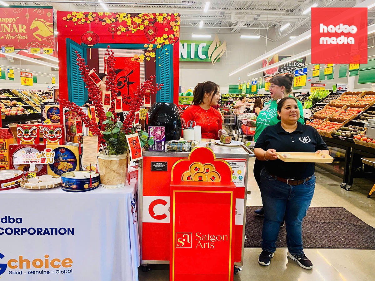 Hàng Tết của LNS tại  H-E-B, một chuỗi siêu thị và cửa hàng tạp hóa rất nổi tiếng tại bang Texas, Mỹ - Ảnh: LNS