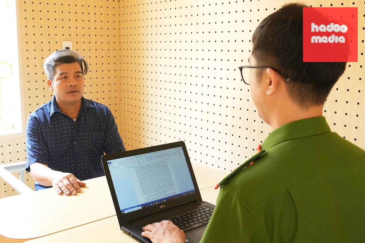 Ông Nguyễn Khắc Hồng tại cơ quan công an - Ảnh: Công an tỉnh Phú Thọ
