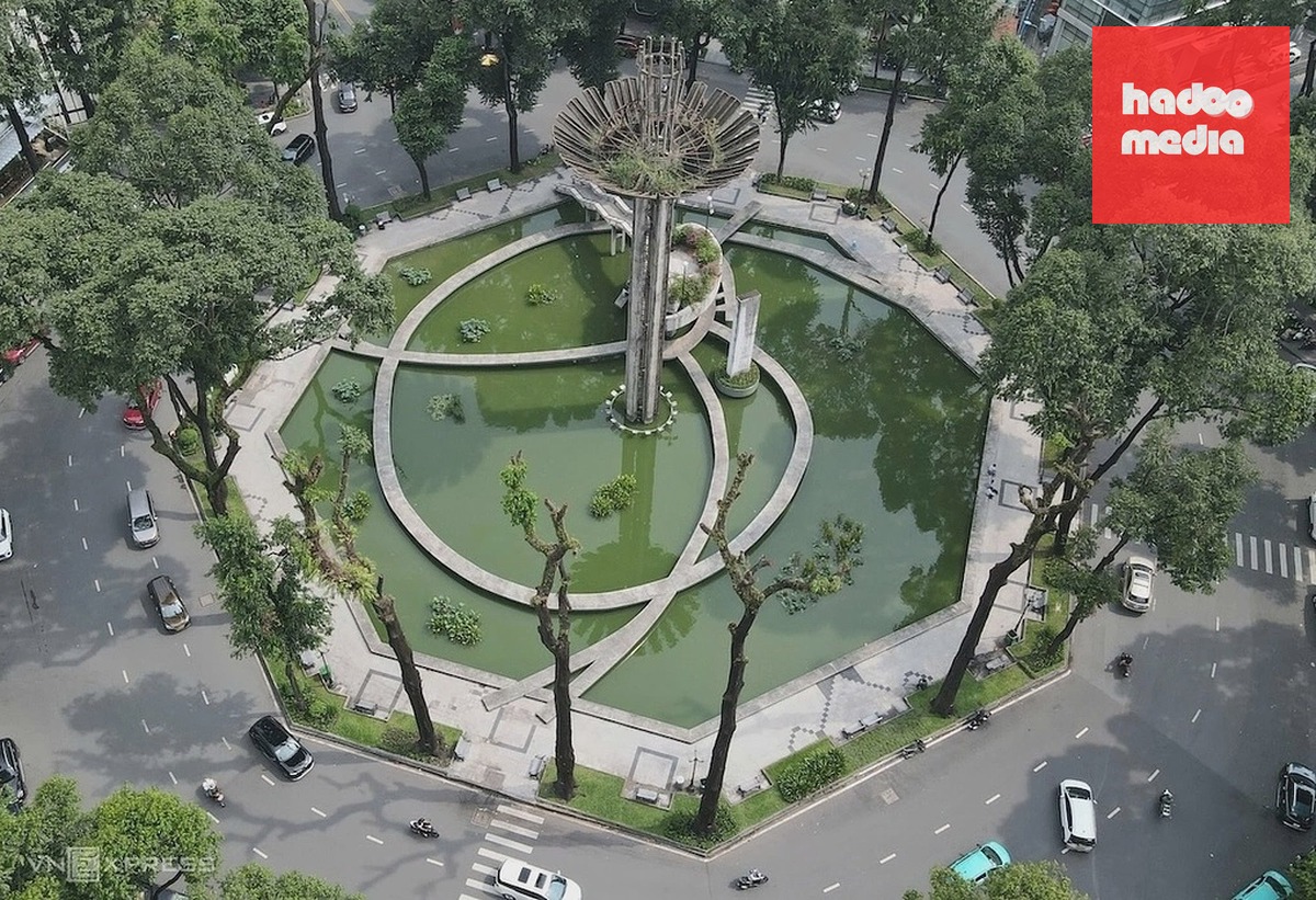 Hàng cây ở vòng xoay Hồ Con Rùa được cắt tỉa phòng ngã đổ, hồi năm 2024. Ảnh: Đình Văn