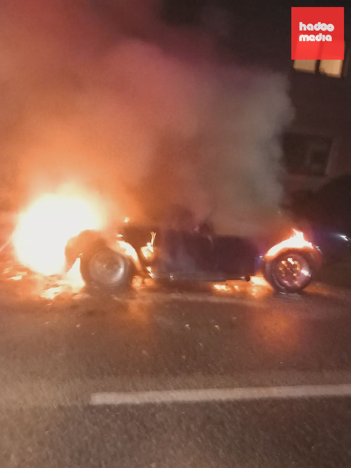 Auto plameny velmi poničily.