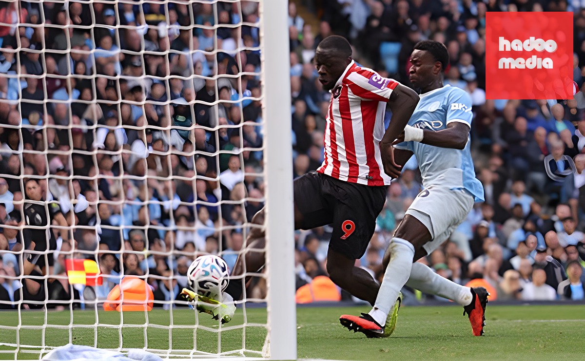 Brobbey lập hat-trick nhưng Sunderland vẫn thua. (Ảnh: Carl Recine/Getty Images)