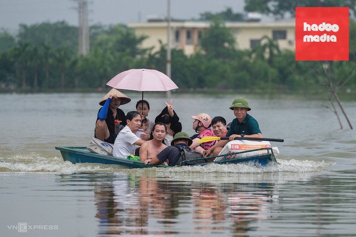 Ngập ngoại thành Hà Nội ngày 18/9. Ảnh: Thế Bằng