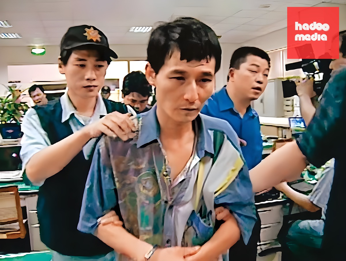 Lưu Bích Hoa bị bắt năm 2005 sau gần 1 năm lẩn trốn ở Trung Quốc đại lục. Ảnh: QQ