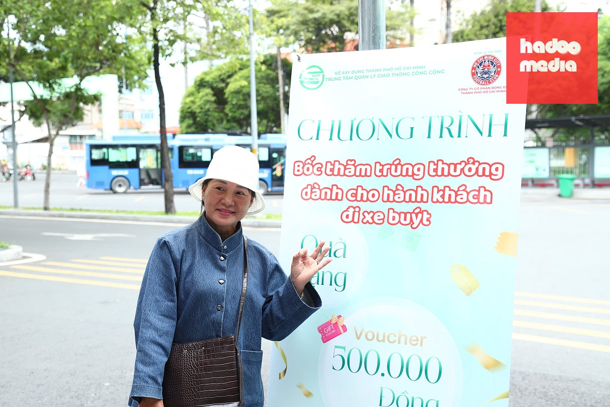 Chương trình có tổng cộng 200 phần quà, mỗi phần quà là 1 phiếu mua hàng Co.opmart trị giá 500.000 đồng - Ảnh: NGỌC LÂN