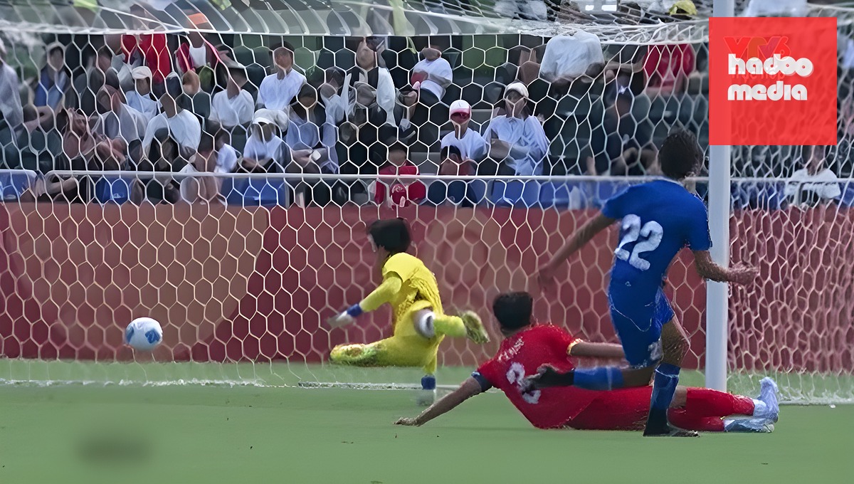 Nurlan Ibraimov ấn định tỷ số 2-0 cho U23 Uzbekistan. Ảnh: Chụp màn hình VTV6