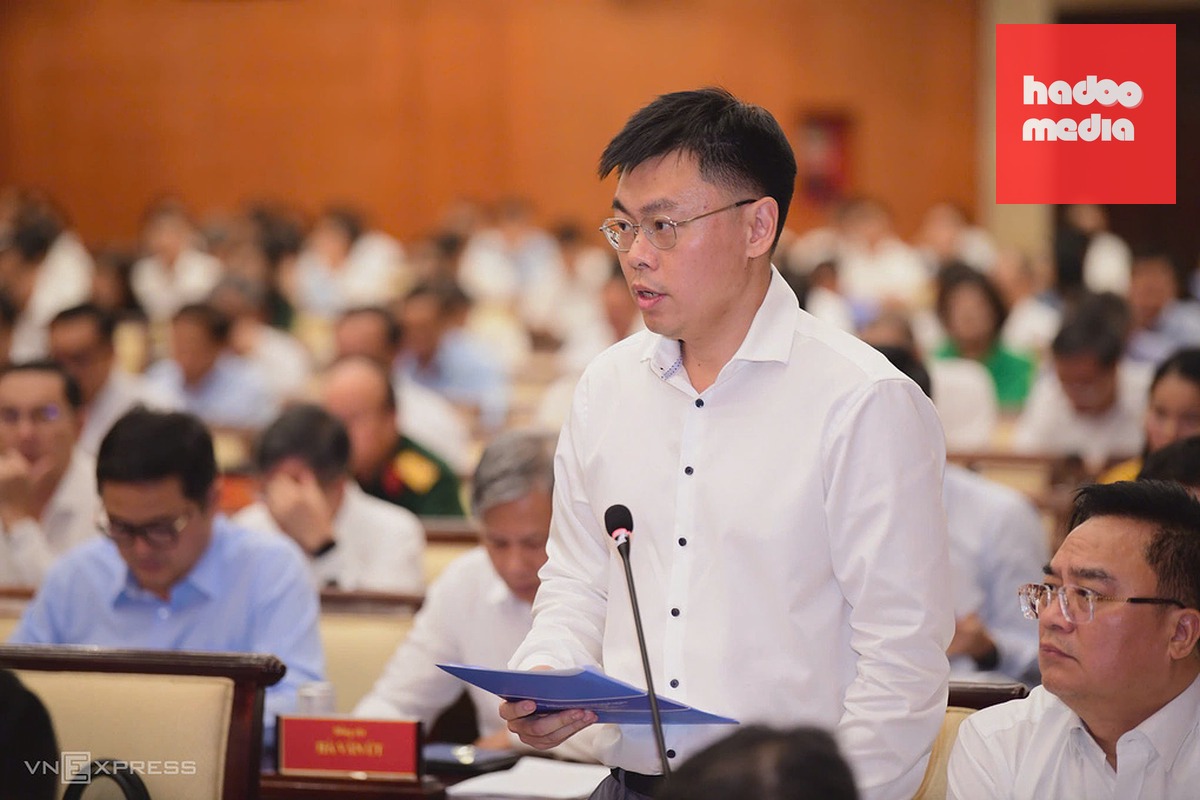 Phó chủ tịch UBND TP HCM kiêm Viện trưởng Nghiên cứu phát triển thành phố Trương Minh Huy Vũ phát biểu thảo luận, chiều 22/9. Ảnh: An Phương