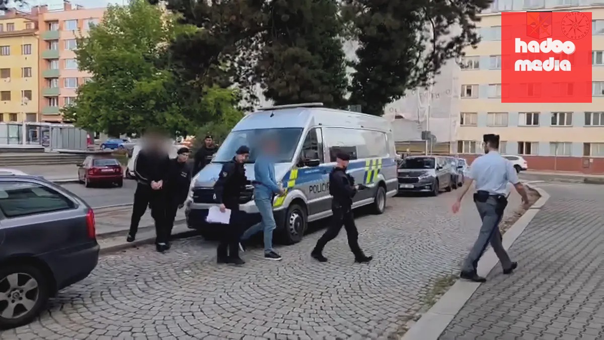 Kriminalisté rozkryli organizovanou skupinu, která vyráběla distribuovala pervitinVideo: Policie ČR