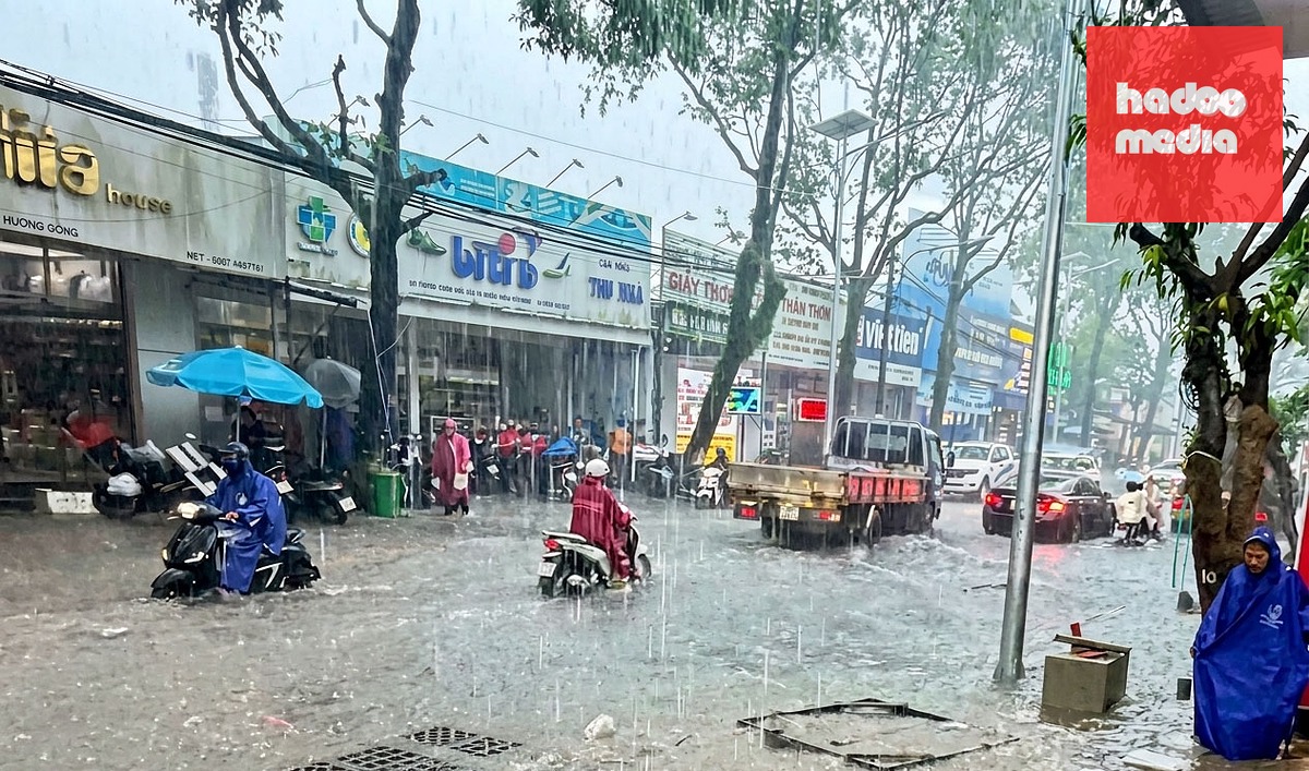 Mưa lớn kéo dài nên một số con đường ở Dương Đông (đặc khu Phú Quốc, tỉnh An Giang) bị ngập cục bộ - Ảnh: Cộng đồng Phú Quốc
