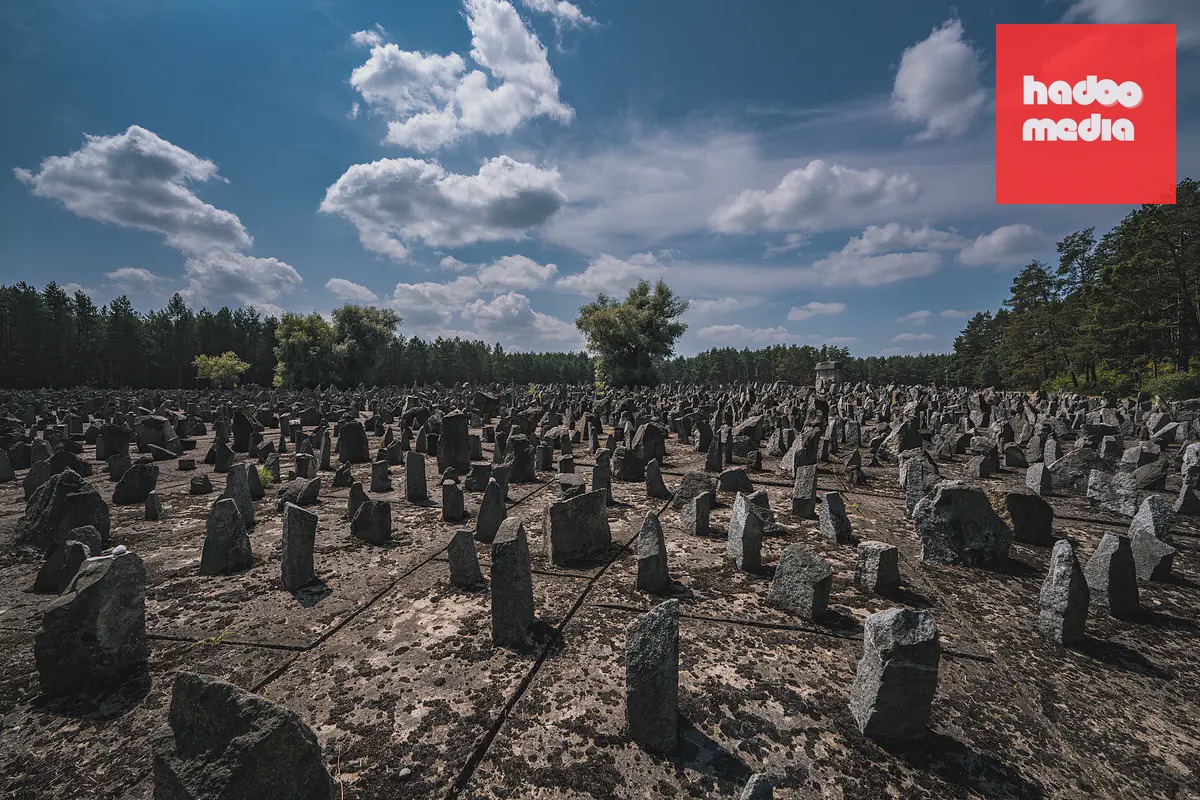 Kamenné pole představuje symbolický hřbitov.