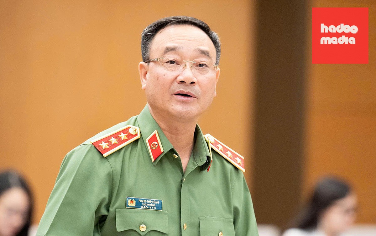 Thượng tướng Phạm Thế Tùng, Thứ trưởng Công an trình Ủy ban Thường vụ Quốc hội dự án Luật Xử lý vi phạm hành chính (sửa đổi). Ảnh: Cổng TTĐT Quốc hội