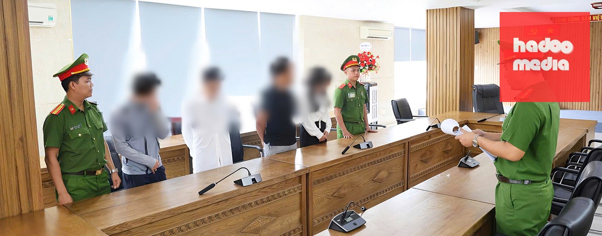 Công an Đà Nẵng đã khởi tố vụ án, khởi tố các bị can để điều tra về các hành vi "đưa, nhận, môi giới hối lộ", "làm giả con dấu, tài liệu của cơ quan, tổ chức", "sử dụng con dấu hoặc tài liệu giả của cơ quan, tổ chức".- Ảnh: C.A.