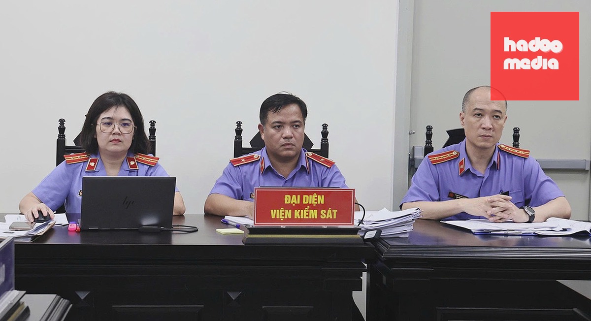 Đại diện VKSND Hà Nội tại tòa. Ảnh: Danh Lam