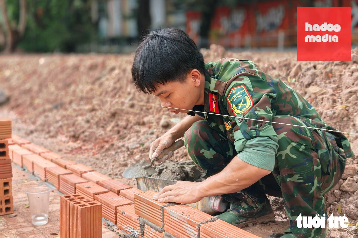 Khẩn trương chuẩn bị lễ truy điệu, an táng hài cốt liệt sĩ ở công viên Lê Thị Riêng - Ảnh 6.