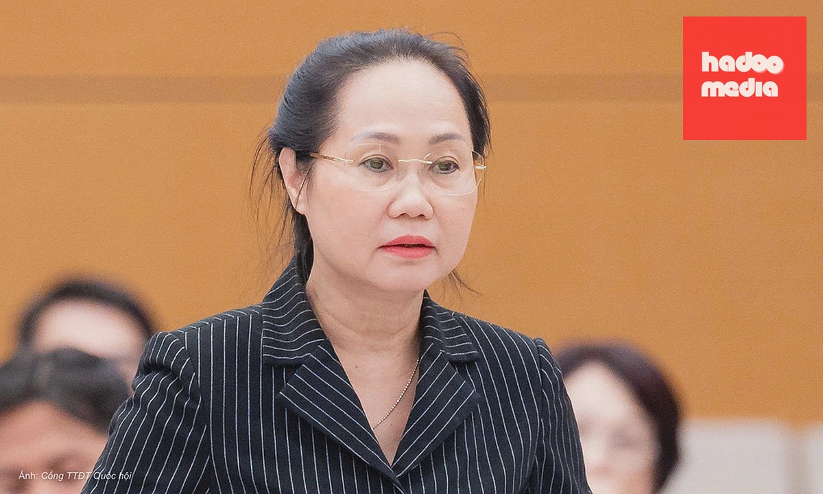 Bộ trưởng Văn hóa, Thể thao và Du lịch Lâm Thị Phương Thanh trình Dự án Luật Phát triển công nghiệp văn hóa, chiều 24/9. Ảnh: Cổng TTĐT Quốc hội
