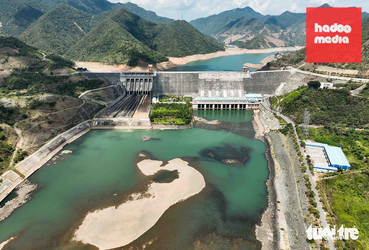 Bộ Nông nghiệp và Môi trường được giao xây dựng, cập nhật phương án và vận hành các hồ chứa nước theo hướng chủ động tích nước sớm đối với hồ chứa ở khu vực dự báo có nguy cơ cao xảy ra hạn hán, thiếu nước - Ảnh: NGUYỄN KHÁNH