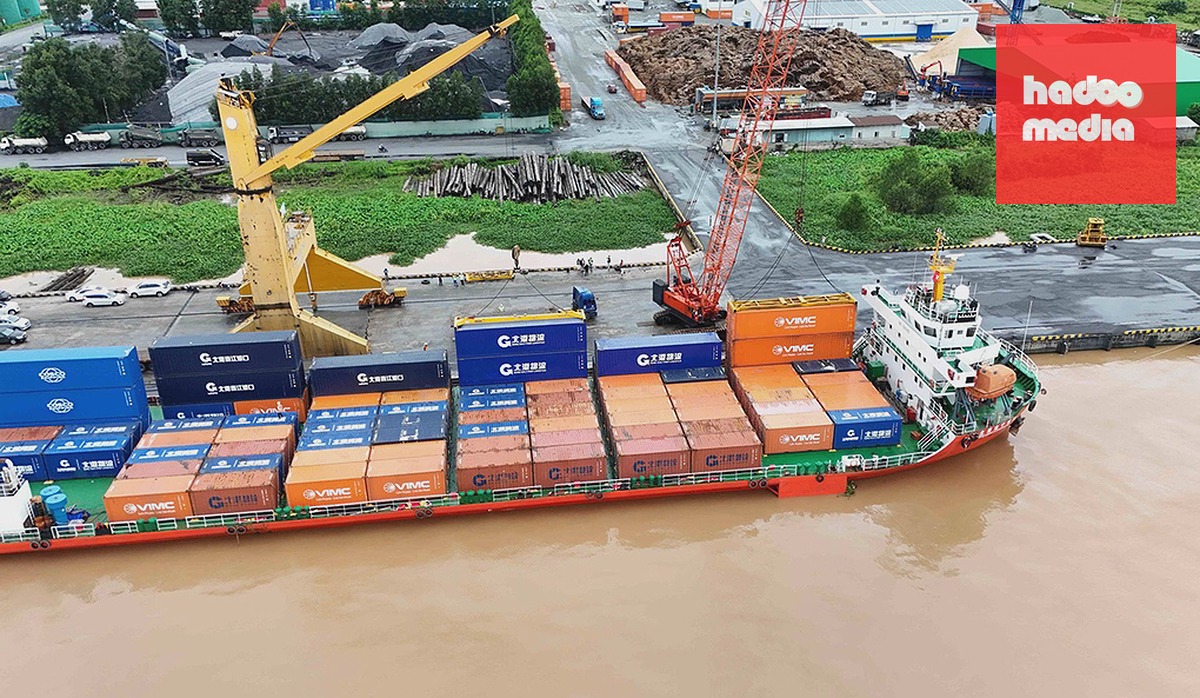 Chuyến tàu container đầu tiên từ cảng Nam Ninh (tỉnh Quảng Tây, Trung Quốc) về đến cảng Cần Thơ ngày 24/9. Ảnh: Trung Phạm