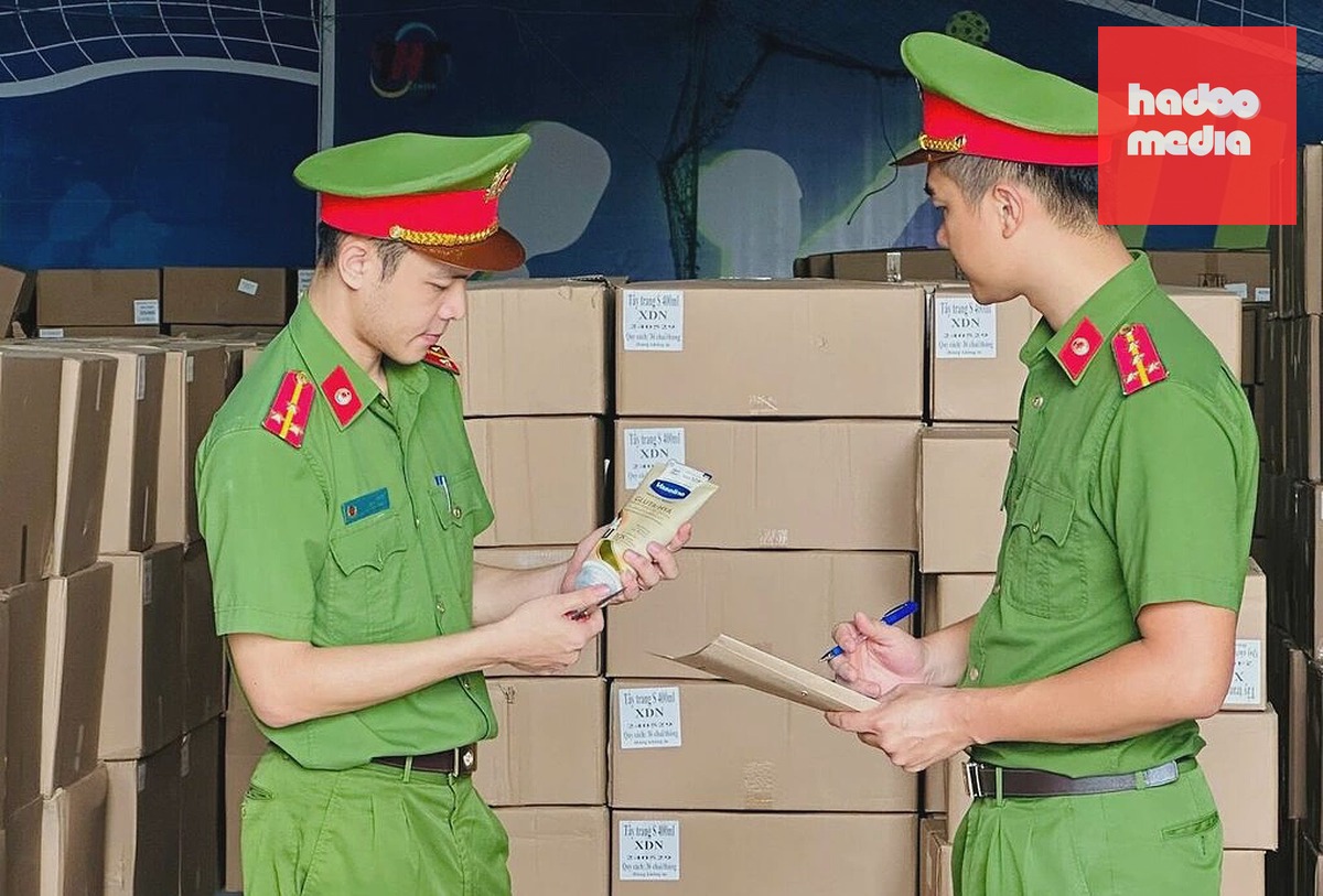 Công an thu giữ hàng nghìn sản phẩm mỹ phẩm giả các thương hiệu nổi tiếng. Ảnh: Lam Sơn