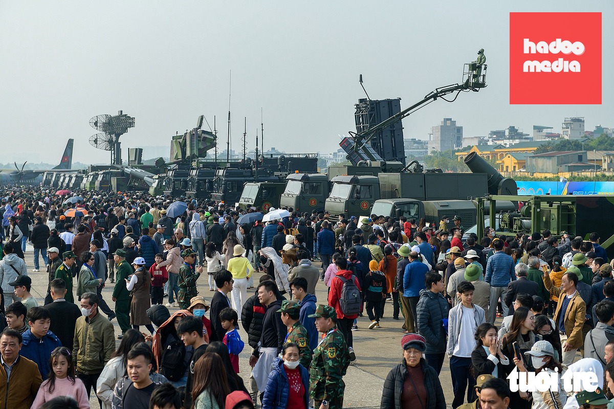 Triển lãm quốc phòng quốc tế Việt Nam 2024 thu hút lượng khách khổng lồ tham quan - Ảnh: NAM TRẦN