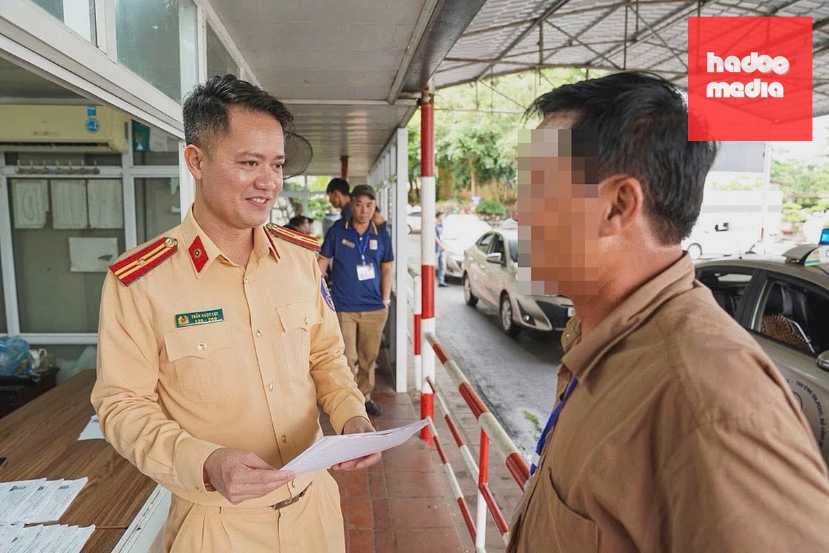 Một thí sinh lớn tuổi thi sát hạch lái xe. Ảnh: Cục CSGT
