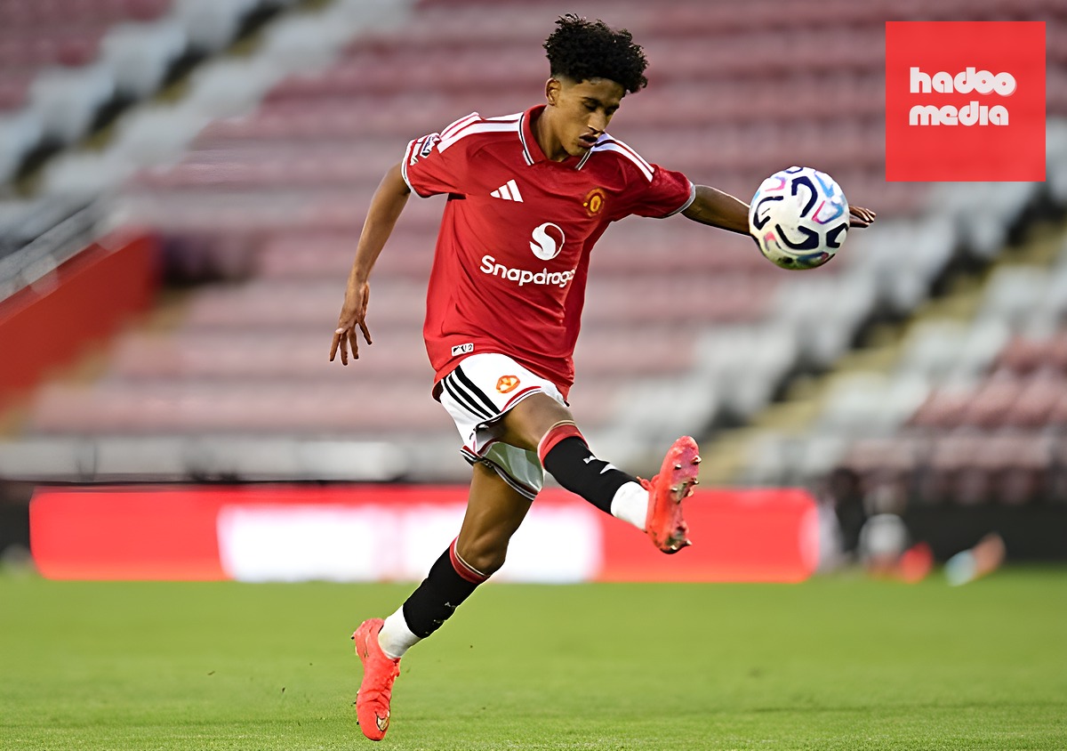 JJ Gabriel đang "vùng vằng" để rời MU. Ảnh: Manchester United/Manchester United qua Getty Images