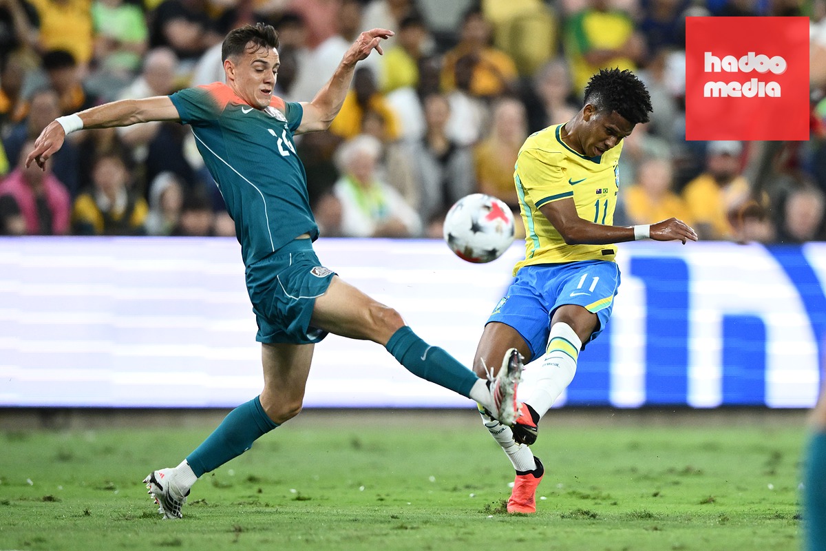 Màn dồn ép của Brazil giúp đội khách thoát thua phút cuối. Ảnh: EPA/MATT TAYLOR