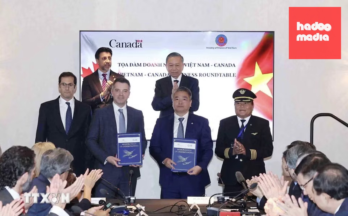 Tổng Bí thư, Chủ tịch nước Tô Lâm chứng kiến trao văn kiện hợp tác giữa hai bên - Ảnh: TTXVN