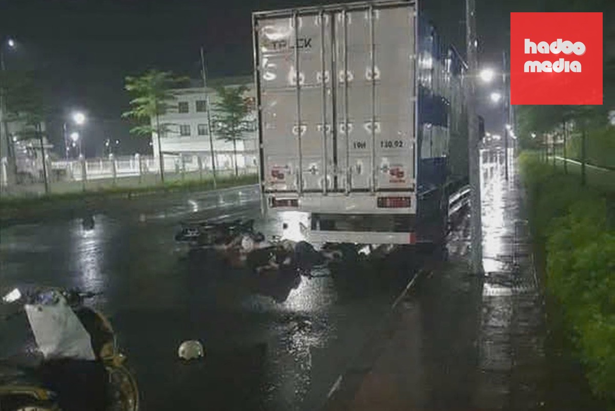 Hiện trường vụ tai nạn rạng sáng nay. Ảnh: Đỗ Hà