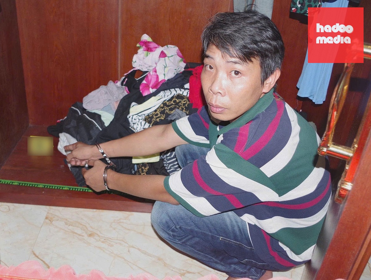 Phạm Thanh Sơn thực nghiệm hiện trường. Ảnh: Nam An