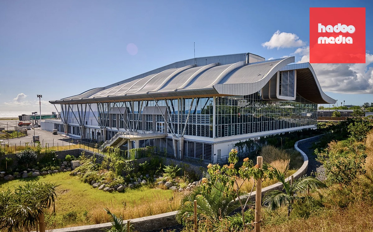 Nhà ga đến của sân bay Roland Garros (đảo Réunion, Pháp). Ảnh: Studio Lumière