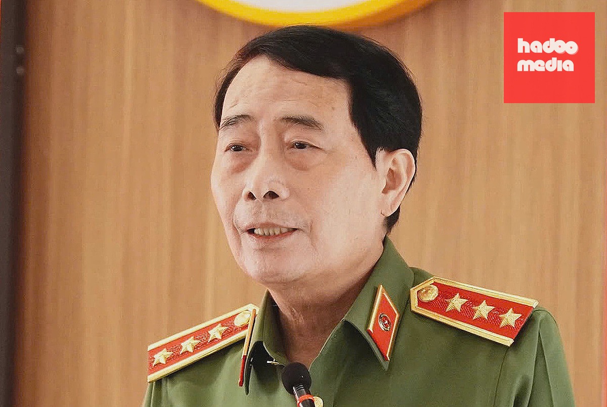 Thượng tướng Lê Quốc Hùng, Thứ trưởng Công an, trả lời ý kiến cử tri TP HCM, sáng 28/9. Ảnh: An Phương