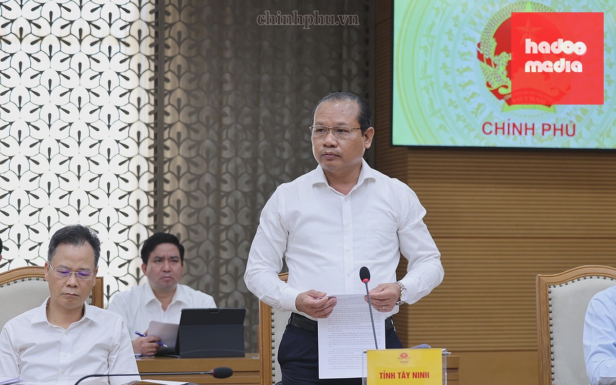 Lãnh đạo tỉnh Tây Ninh phát biểu tại cuộc họp, ngày 28/9. Ảnh: VGP