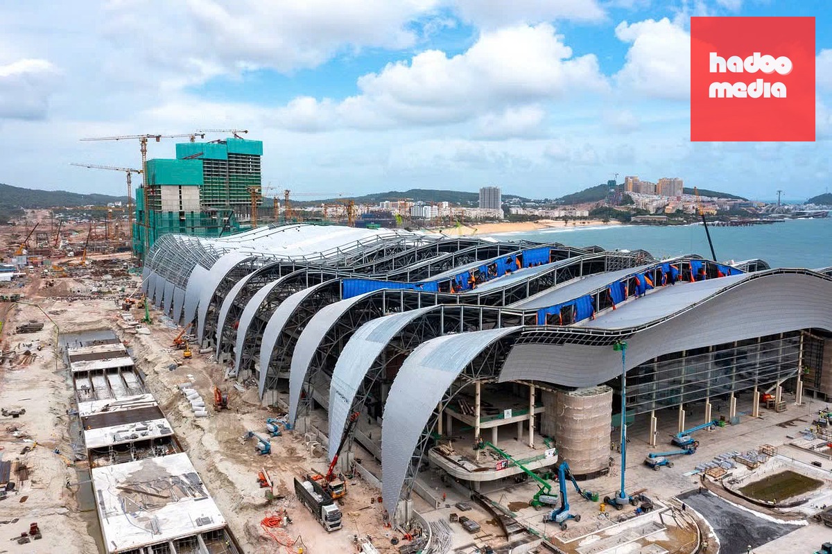 Công trình Trung tâm Hội nghị phục vụ APEC 2027 đang được khẩn trương thi công - Ảnh: MINH QUỐC
