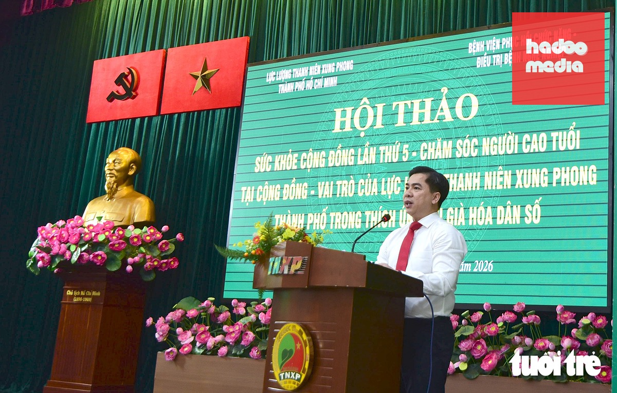 Ông Triệu Đỗ Hồng Phước, Bí thư Đảng ủy, Chỉ huy trưởng Lực lượng Thanh niên xung phong TP.HCM, cho biết tốc độ già hóa dân số TP.HCM nhanh, số người cao tuổi hiện tại cao - Ảnh: LÊ PHAN