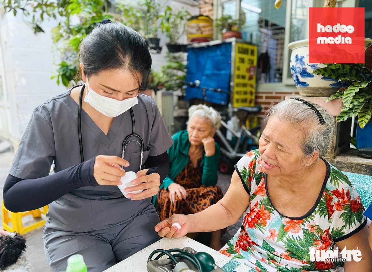 Tuổi thọ của người dân ngày càng được nâng lên là một thành tựu đáng trân trọng - Ảnh: LÊ PHAN