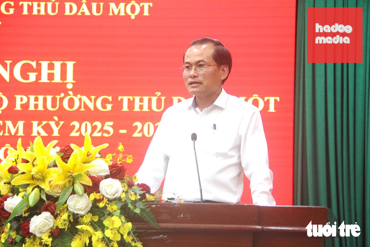 Ông Huỳnh Phạm Tuấn Anh, Phó giám đốc Sở Quy hoạch - Kiến trúc TP.HCM, thông tin về quy hoạch TP.HCM, trong đó có các nhà ga, khu vực TOD của tuyến metro qua địa bàn phường Thủ Dầu Một - Ảnh: BÁ SƠN